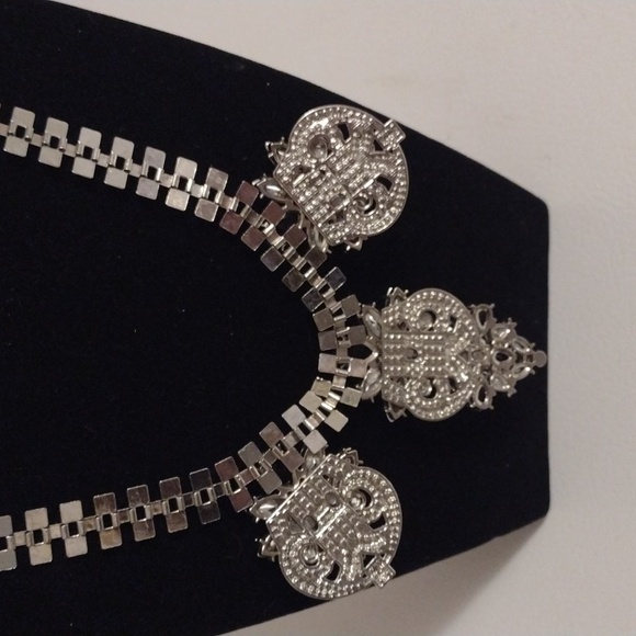 Pier 1 imports statement rhinestone flower necklace NWOT - Picture 7 of 10